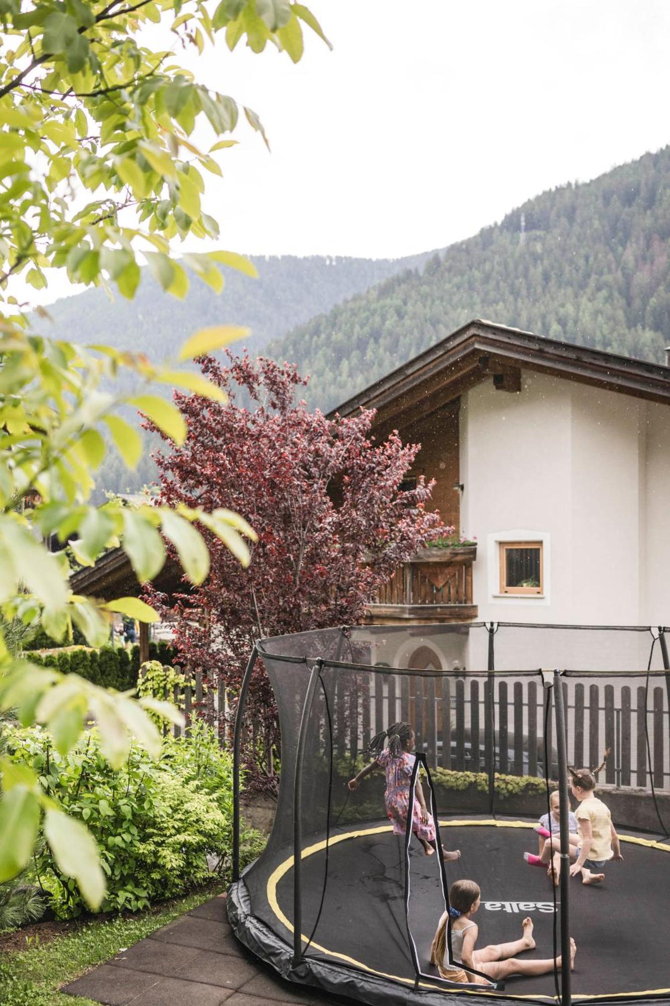 Familienhotel Viktoria Ultimo Exteriör bild