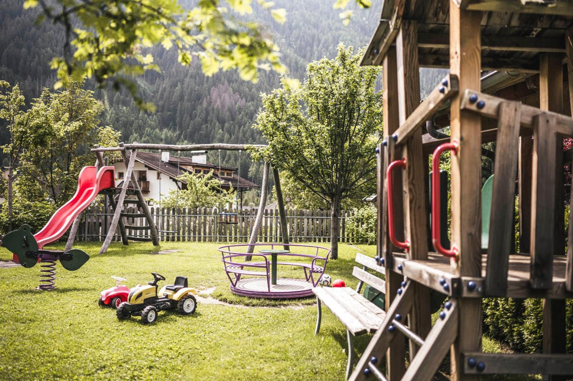 Familienhotel Viktoria Ultimo Exteriör bild